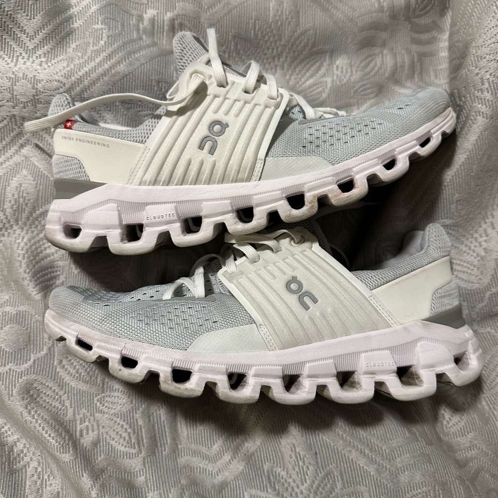 On Running Cloudstratus in White and Gray
